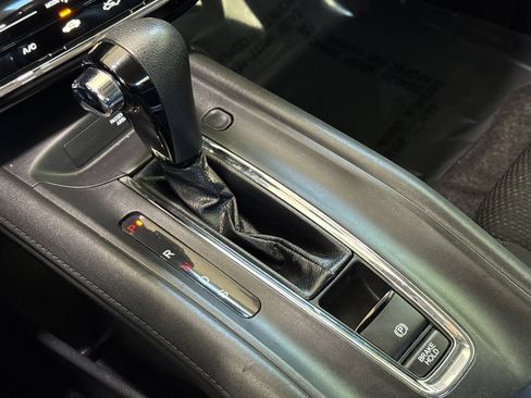 Used 2018 Honda HR-V EX image 17
