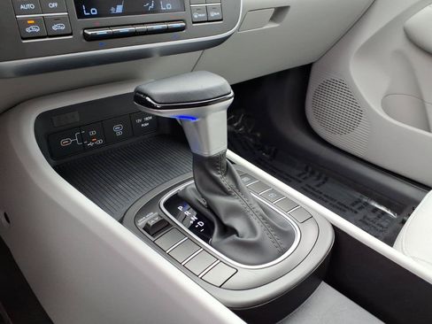 Used 2025 Hyundai Kona SEL FWD image 20