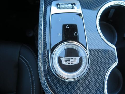 New 2026 Cadillac Optiq Luxury 2 image 14