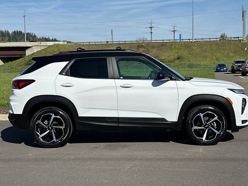 Used 2023 Chevrolet TrailBlazer RS AWD/4WD image 2