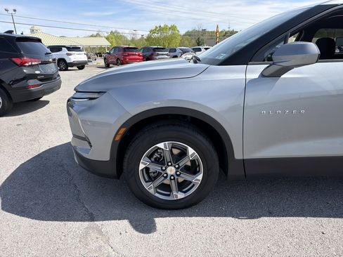 Used 2025 Chevrolet Blazer LT AWD/4WD image 11