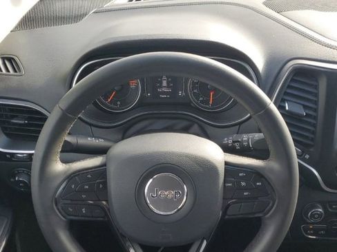 Used 2020 Jeep Cherokee Latitude Plus image 19