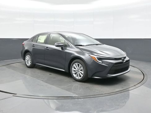 Used 2026 Toyota Corolla XLE FWD image 1