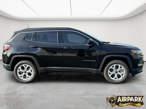 New 2026 Jeep Compass Latitude image 3