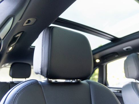 Certified 2025 Porsche Macan AWD/4WD image 58