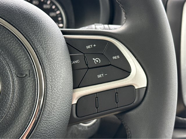 Used 2021 Jeep Renegade Latitude AWD/4WD image 35