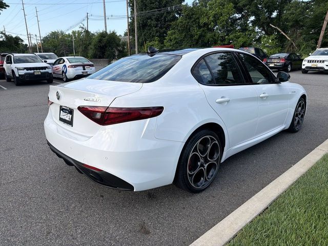 Used 2023 Alfa Romeo Giulia Veloce AWD/4WD image 8