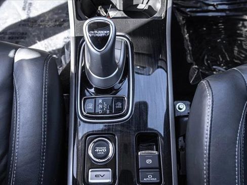 Used 2018 Mitsubishi Outlander GT image 19