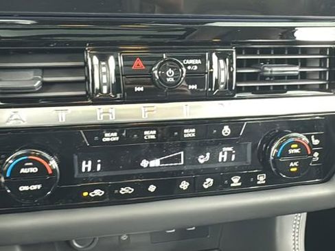 New 2026 Nissan Pathfinder Platinum image 28