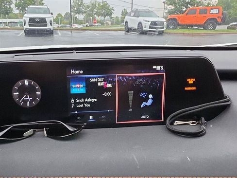 Used 2021 Lexus UX 200 w/ Premium Package FWD image 4
