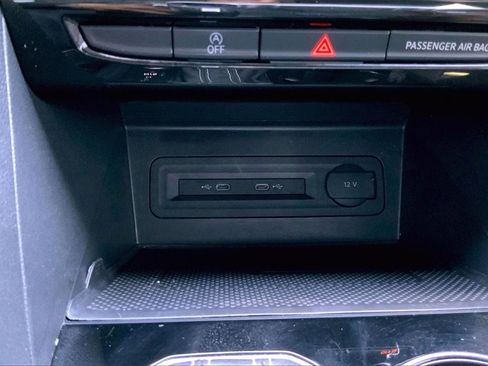 Used 2023 Volkswagen Atlas Cross Sport SE image 31