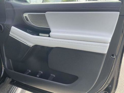 Certified 2025 Ford Expedition Platinum AWD/4WD image 32