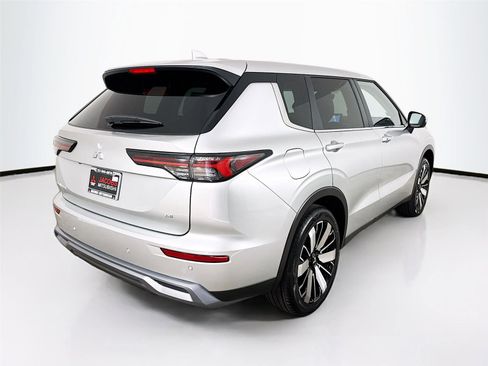 New 2026 Mitsubishi Outlander SE FWD image 10