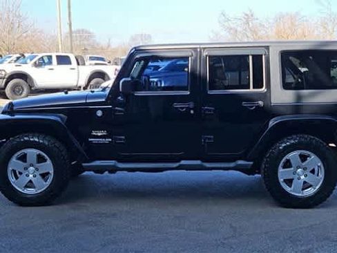 Used 2012 Jeep Wrangler Unlimited Sahara image 5