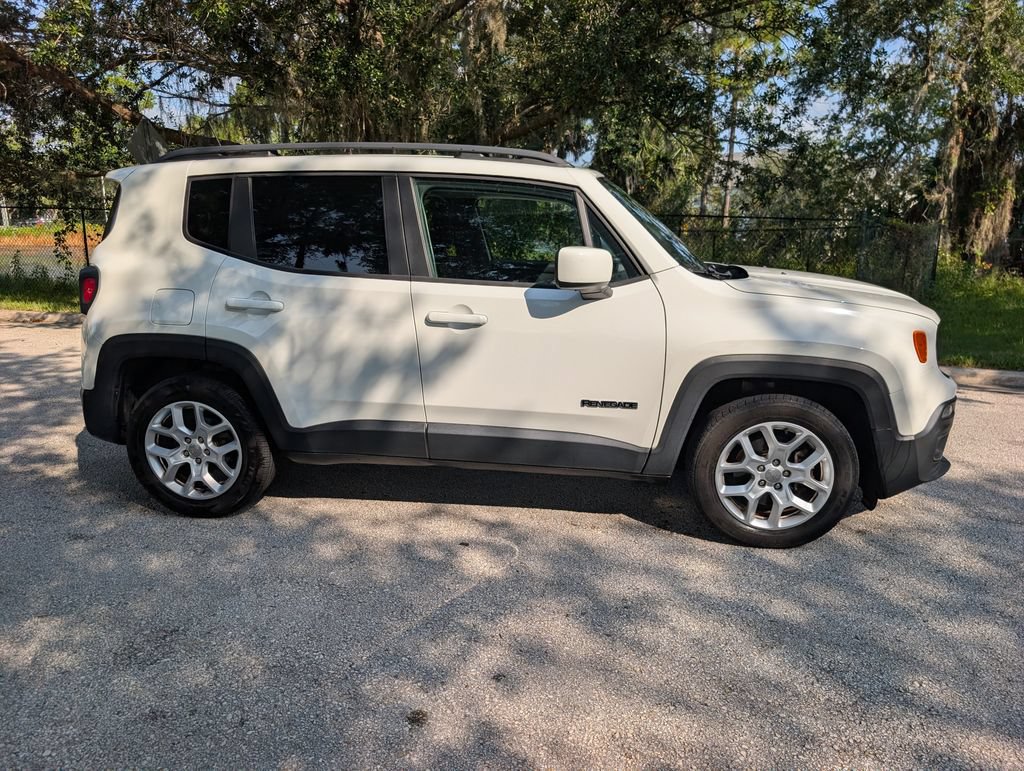 Used 2018 Jeep Renegade Latitude FWD image 8