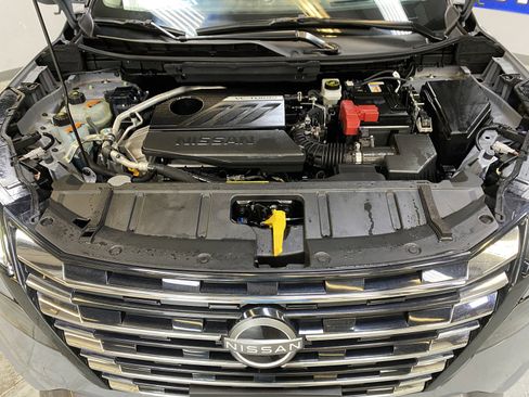 Used 2025 Nissan Rogue SL w/ Tech Package FWD image 9