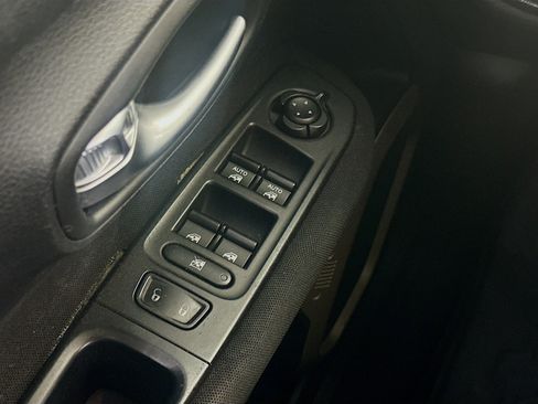 Used 2016 Jeep Renegade Latitude FWD image 15