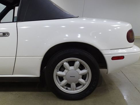 Used 1991 MAZDA MX-5 Miata RWD image 32