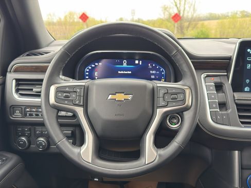 Used 2023 Chevrolet Tahoe Premier AWD/4WD image 32
