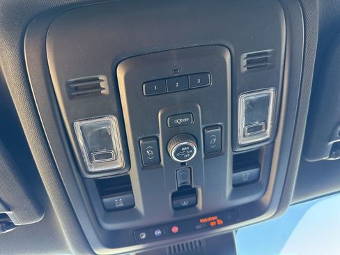 Used 2023 Chevrolet Suburban Premier AWD/4WD image 26