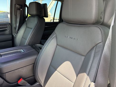 Used 2024 GMC Yukon XL Denali w/ Denali Reserve Package AWD/4WD image 19