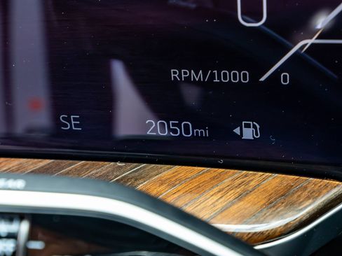 Used 2026 Cadillac Escalade Platinum Sport w/ LPO, Floor Liner Package AWD/4WD image 21