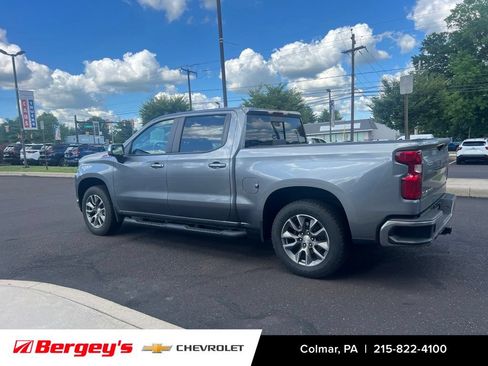 Used 2022 Chevrolet Silverado 1500 LT AWD/4WD image 5