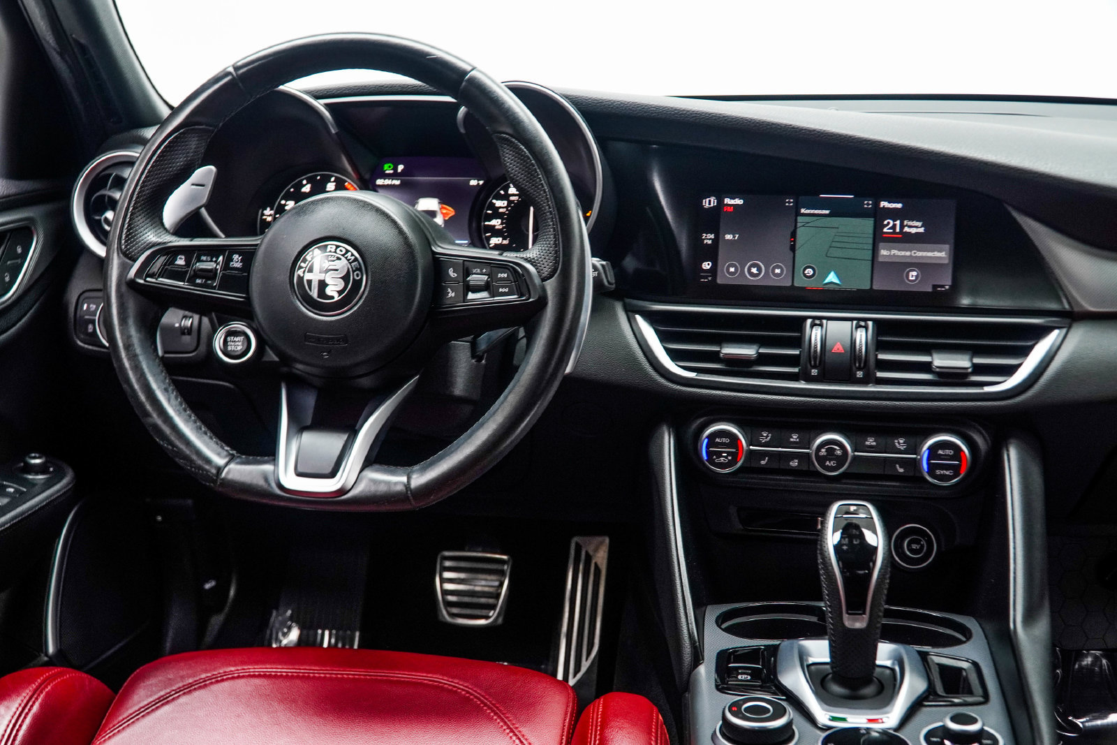 Used 2023 Alfa Romeo Giulia Veloce RWD image 18