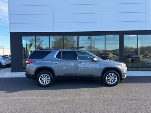 Used 2019 Chevrolet Traverse LT image 2