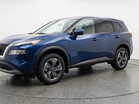 Used 2025 Nissan Rogue SV FWD image 3