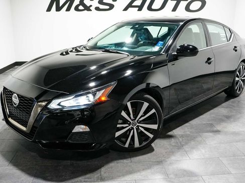 Used 2022 Nissan Altima 2.5 SR FWD image 2