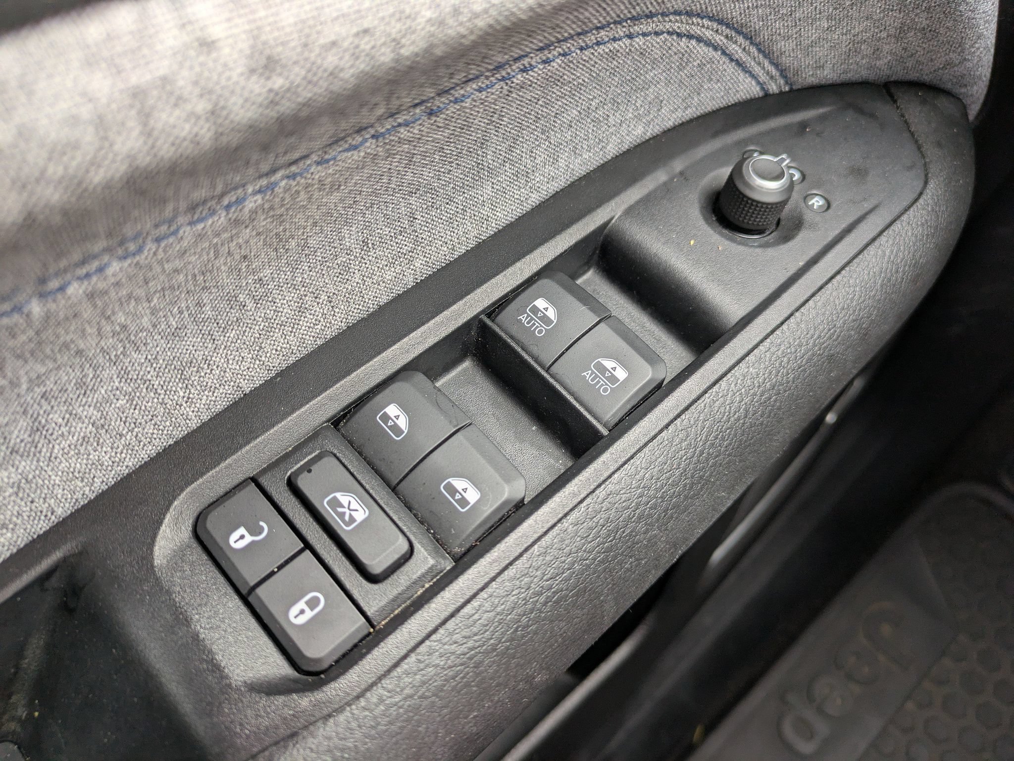 Used 2022 Jeep Compass Latitude w/ Sun and Sound Group AWD/4WD image 24