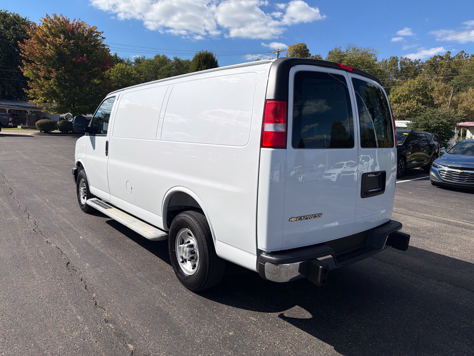 Used 2025 Chevrolet Express 2500 w/ Driver Convenience Package RWD image 3