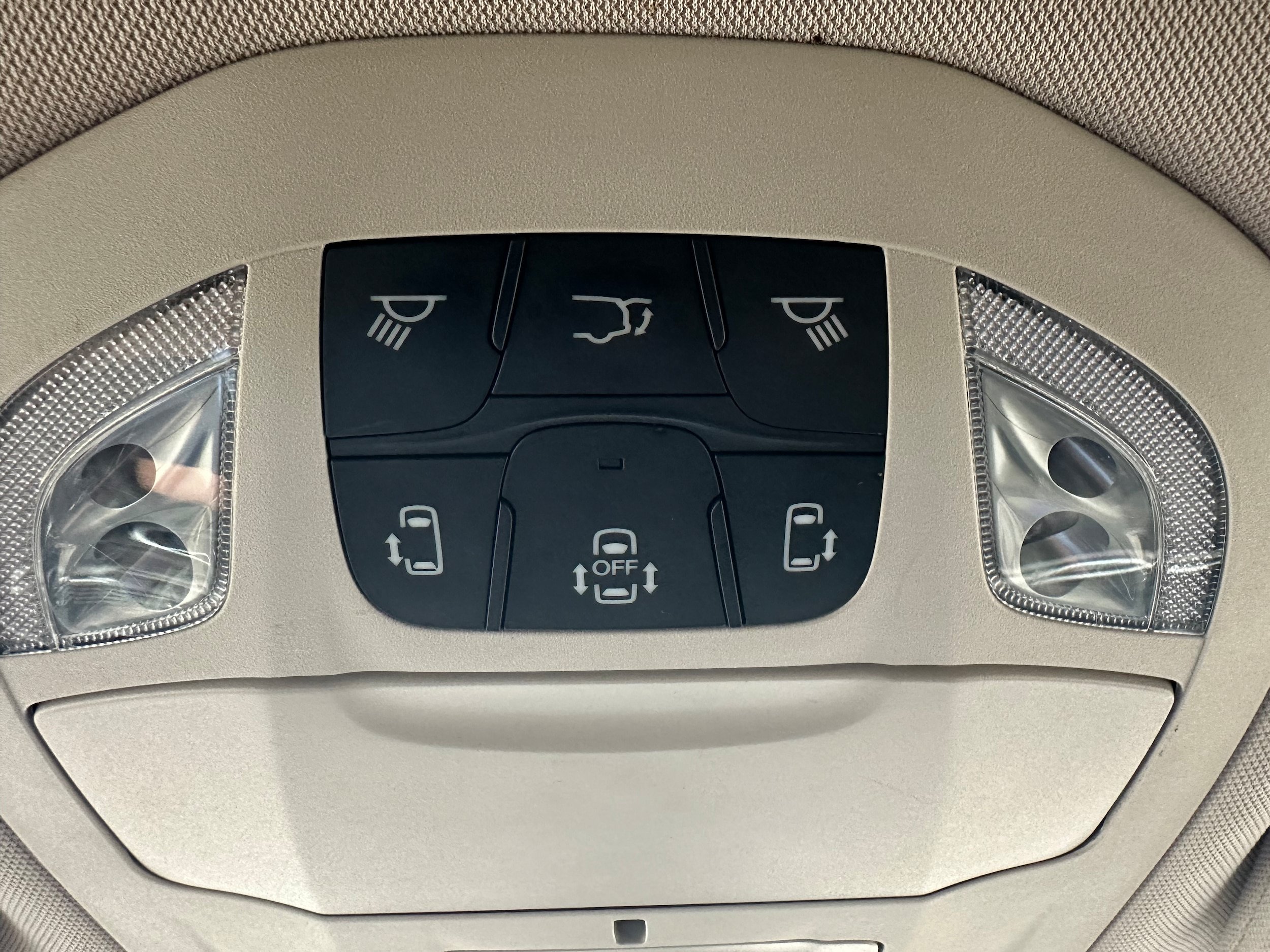 Used 2020 Chrysler Pacifica Touring-L FWD image 31