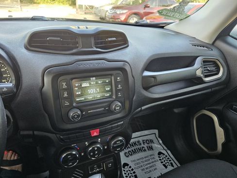 Used 2015 Jeep Renegade Latitude w/ Popular Equipment Group FWD image 5