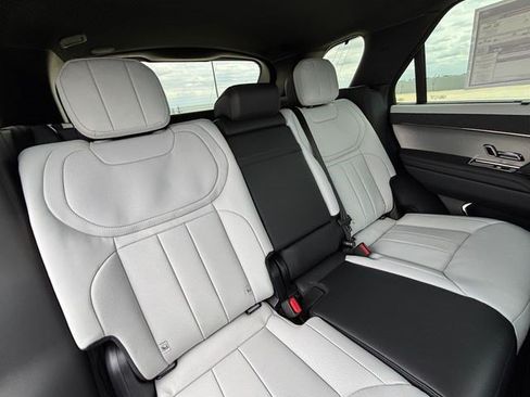 New 2026 Land Rover Range Rover Sport Dynamic SE AWD/4WD image 17