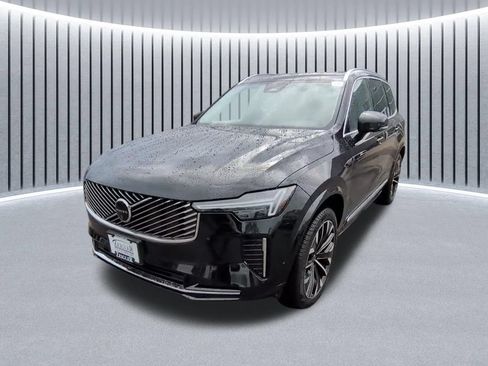 Used 2025 Volvo XC90 B5 Plus AWD/4WD image 3