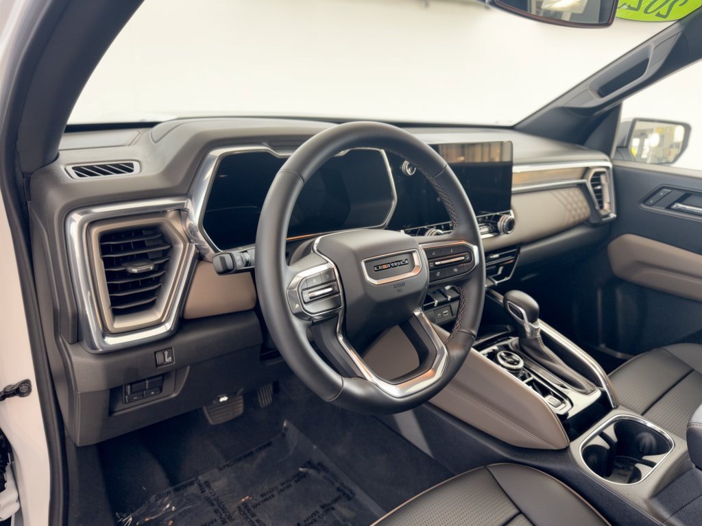 Used 2025 GMC Canyon Denali AWD/4WD image 4