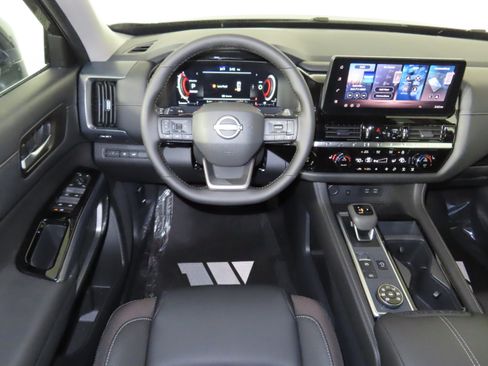 New 2026 Nissan Pathfinder SL image 5