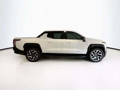 New 2025 Chevrolet Silverado EV RST AWD/4WD image 7