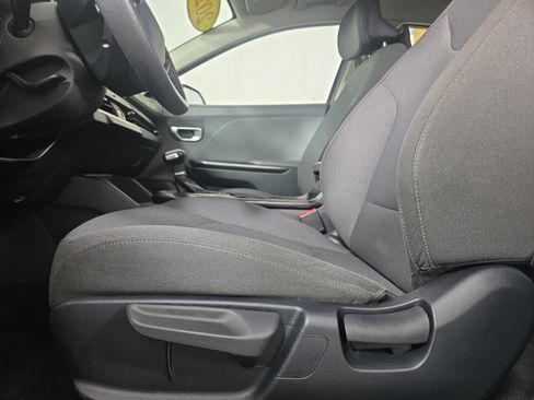 Used 2025 Kia K4 FWD image 30