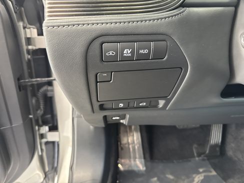 Used 2023 Lexus LS 500h AWD w/ Luxury Package image 20