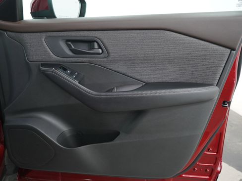 Used 2022 Nissan Rogue S AWD/4WD image 11