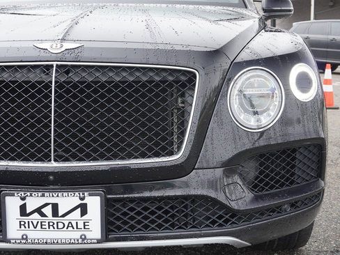 Used 2019 Bentley Bentayga AWD/4WD image 14
