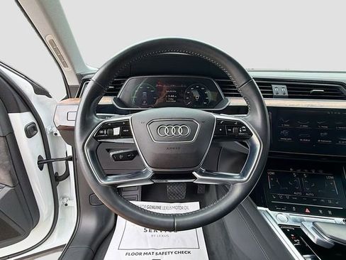 Used 2019 Audi e-tron Prestige image 40
