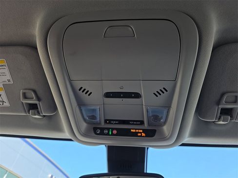 Used 2023 Chevrolet Equinox Premier image 32