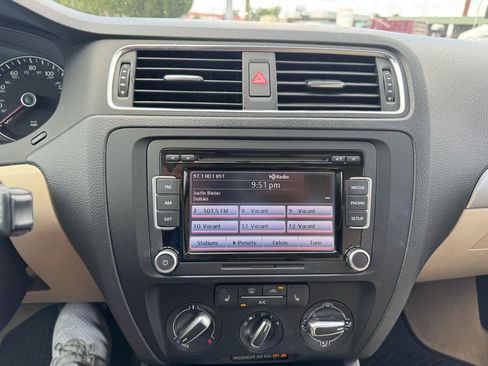 Used 2014 Volkswagen Jetta SE FWD image 9