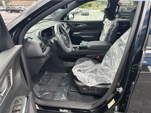 New 2026 Chevrolet Traverse LT w/ Driver Confidence Package AWD/4WD image 9