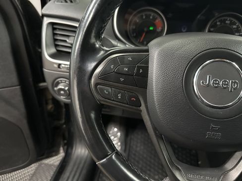 Used 2020 Jeep Cherokee Trailhawk w/ Comfort/Convenience Group image 17