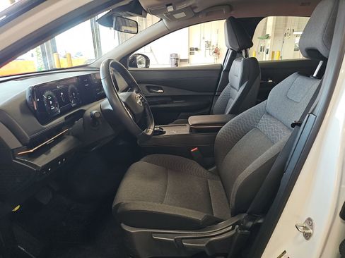 Used 2023 Nissan Ariya FWD image 3